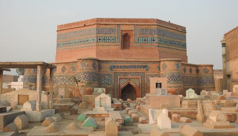 Ghazi_khan_tomb_DG_khan